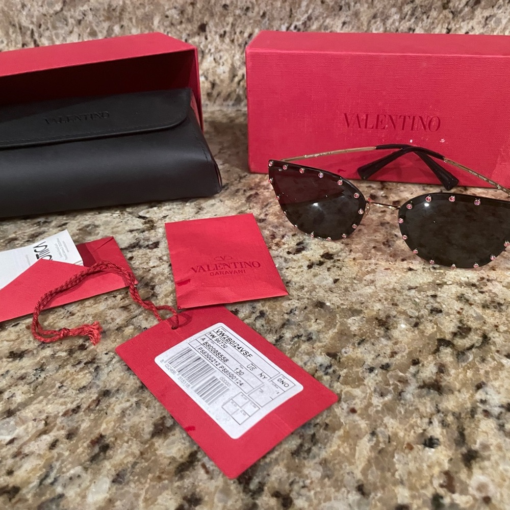 Valentino Sunglasses Black w/ Pink Crytals Cat-Eye Frame“ Missing One Stone”